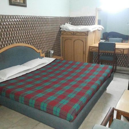 Hotel Saurab Ντεχραντούν Εξωτερικό φωτογραφία