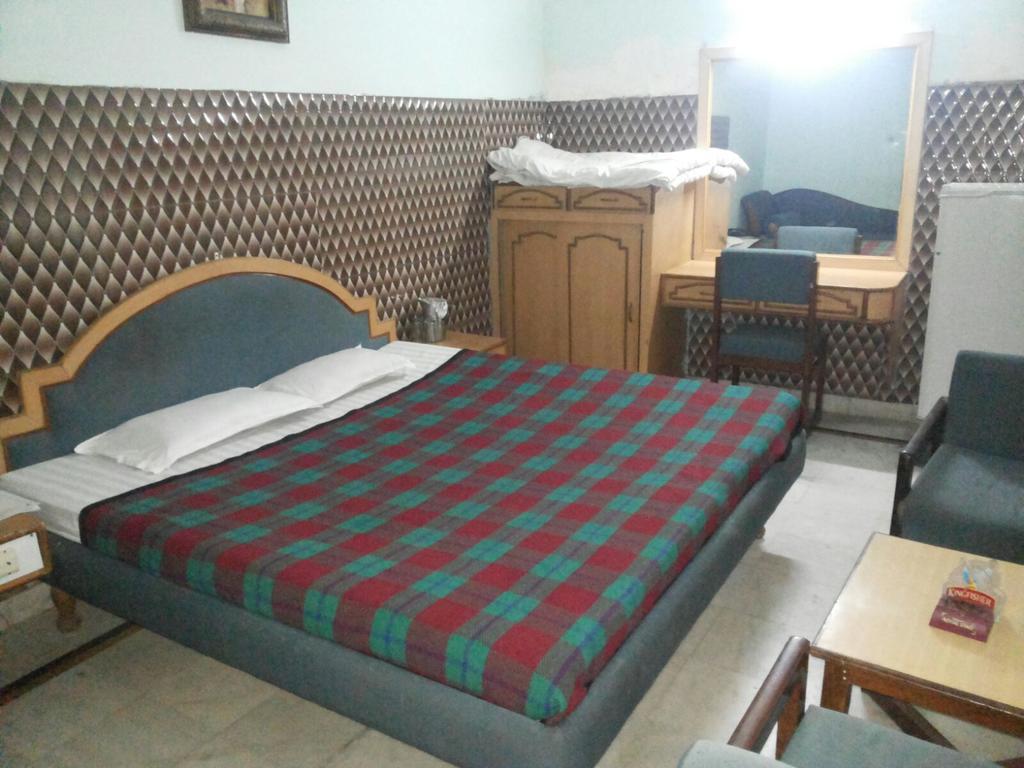 Hotel Saurab Ντεχραντούν Εξωτερικό φωτογραφία