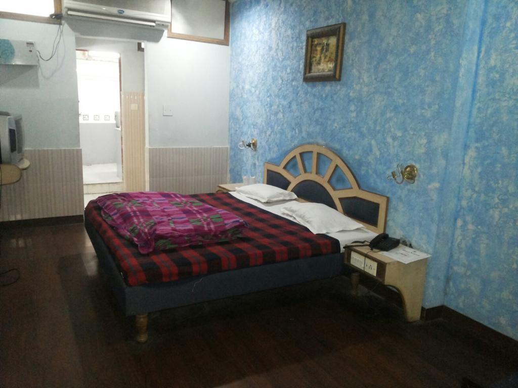 Hotel Saurab Ντεχραντούν Εξωτερικό φωτογραφία